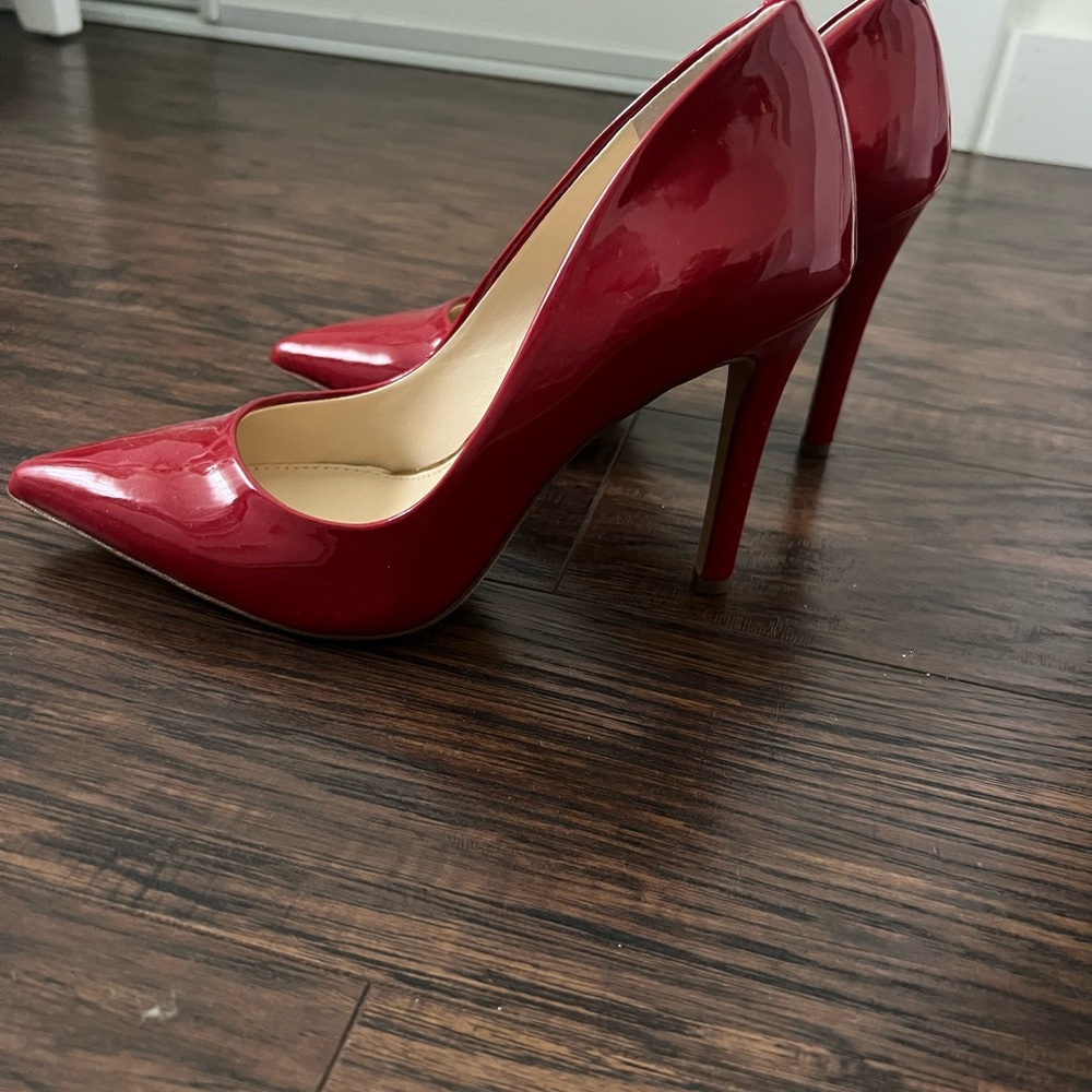 Red lacquer pumps